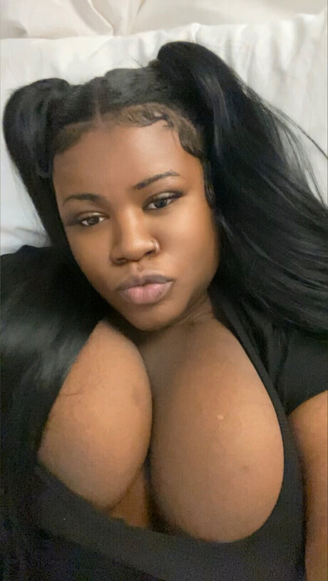 RoxkiiBlaxx model free photos