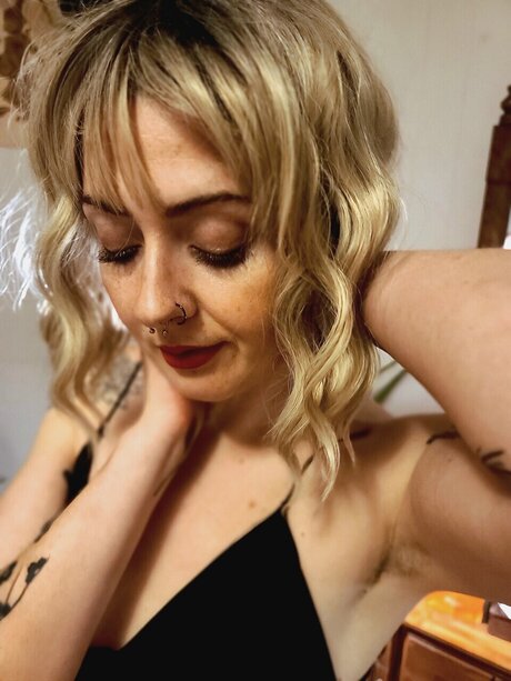 Deidre Witch erotic star image