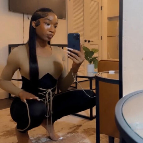 Bombshell Cherry Cane pornstar high quality image