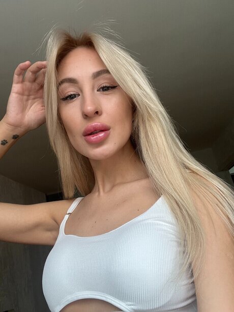 Alisha Wonderful model nice pictures