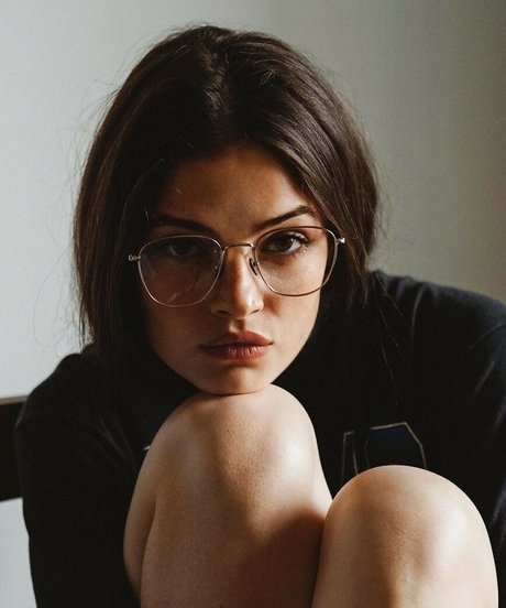 Eve Dumon exclusive star archive