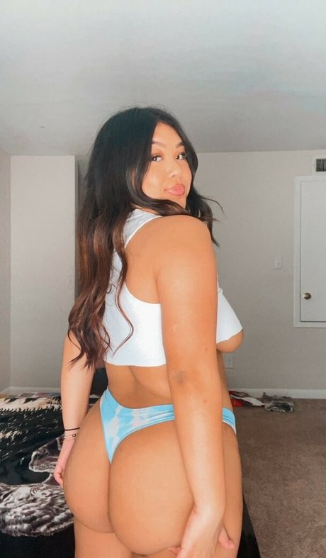 Sweetbabyelliee pornographic model pictures