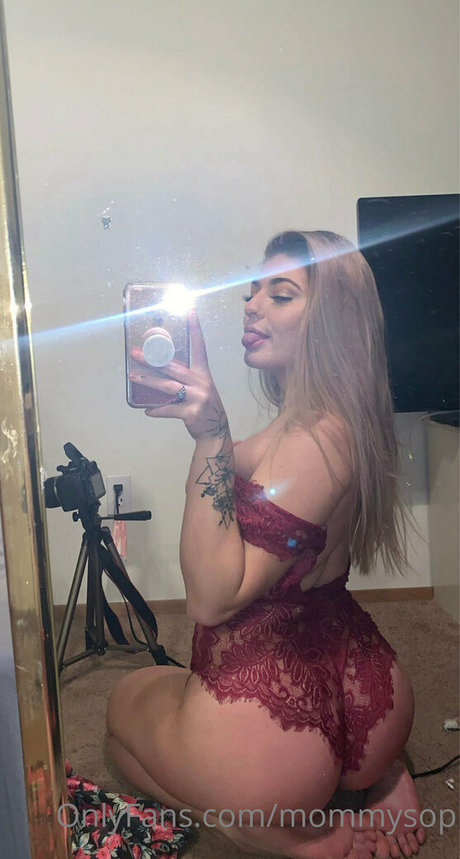 Mommysop erotic model photo