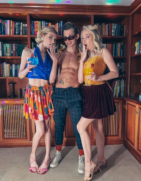 Molly Devon pornstar art galleries