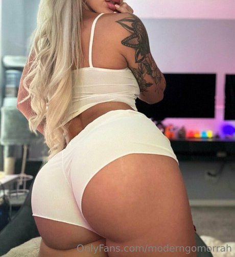 moderngomorrah model sexy picture