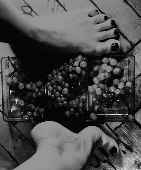 vallery sakura naked model img