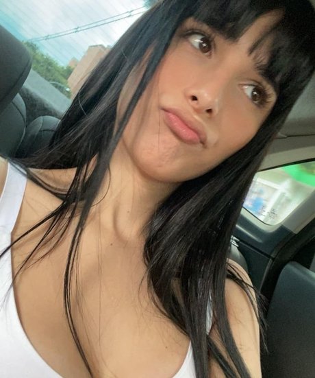 Mayitabellita model adult image