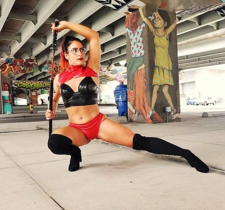 Wifebaerae nudes actress image