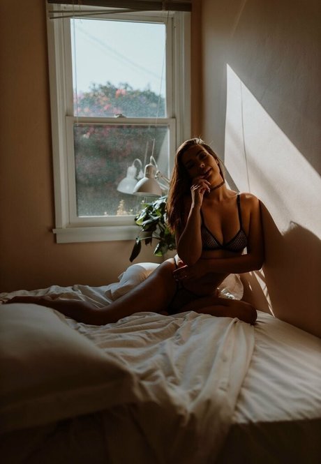 momoneyyymoprobzzz model nice photos