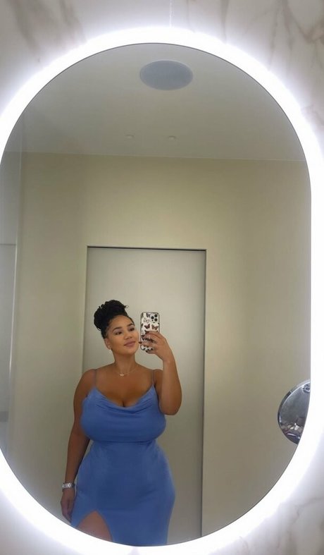 Katelyn Folasade model top img