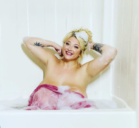 black female onlyfans hot img