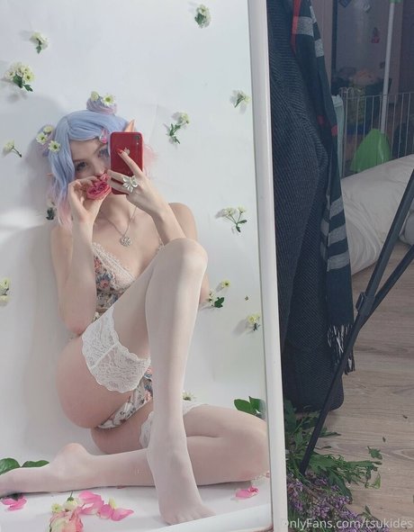 Tsukides pretty model pics