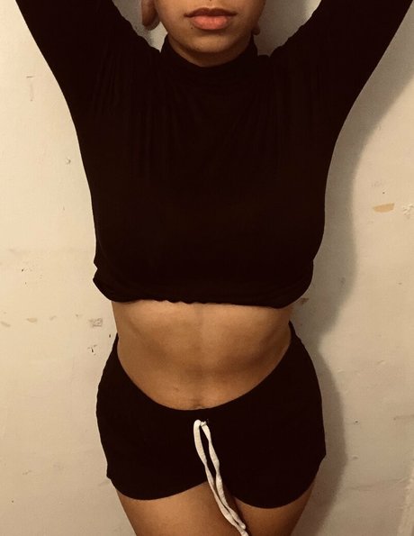 avatreatsss adult model gallery