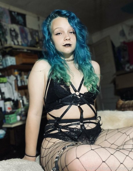 lustycyborg naked model photos