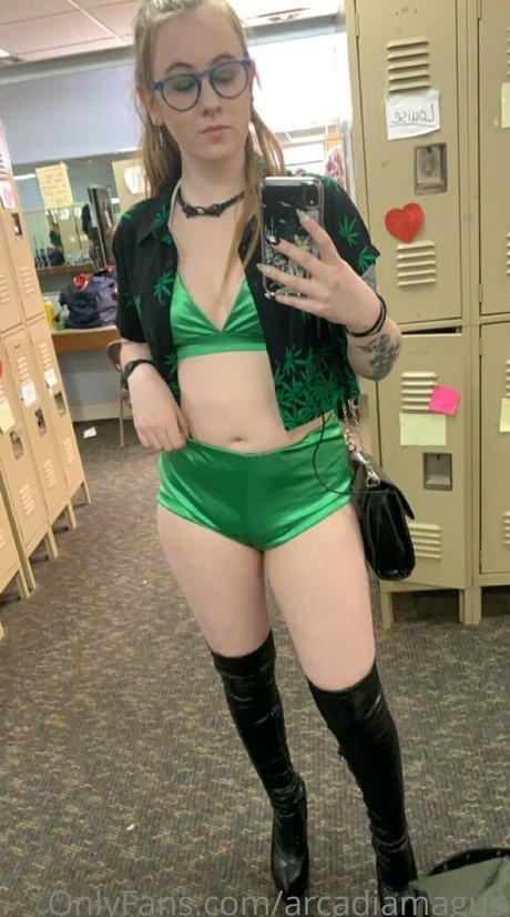 hadesthedevilwoman beautiful model image