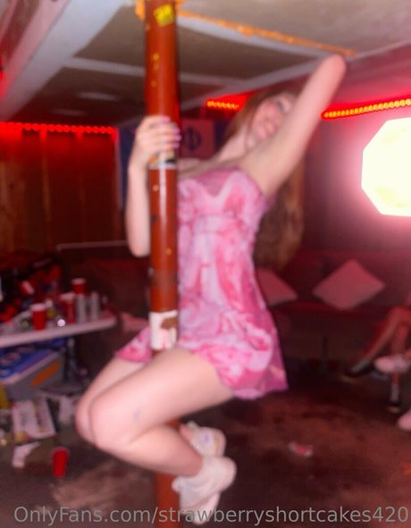 strawberryshortcakes420 sexy star picture