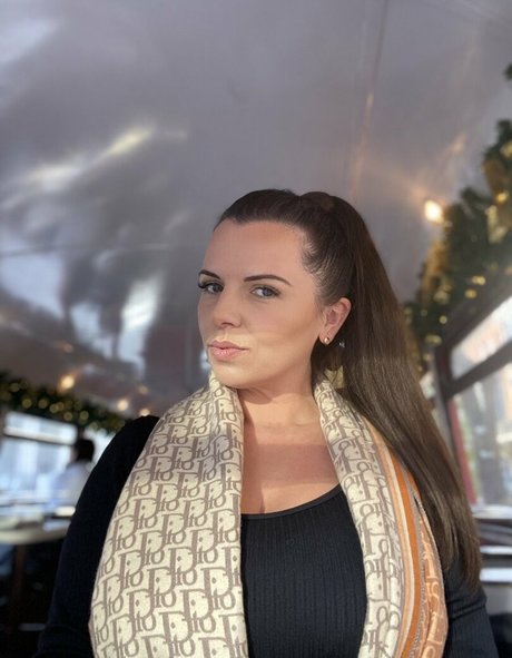 Goddess Alexi pretty model photos