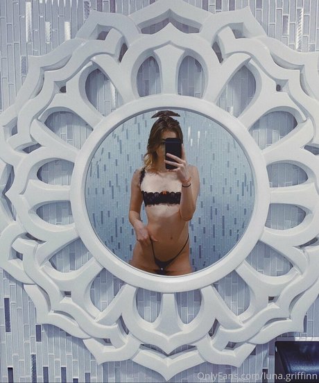 luna griffinn pretty model image