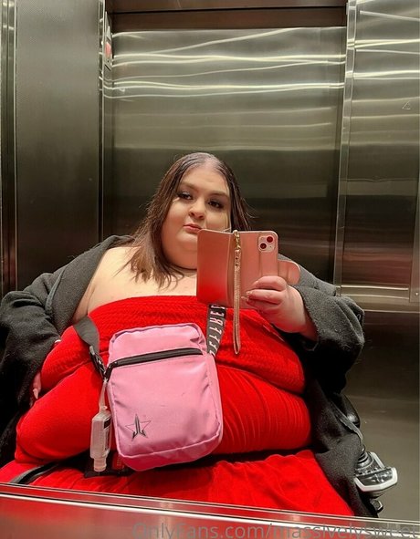 massivelysweet nude star img