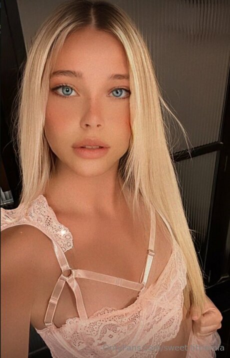 sweet littlemia erotic pornstar image