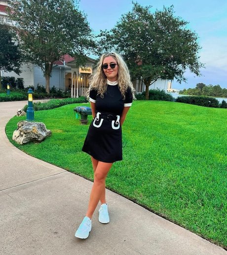 Magicallearningadventure nudes model pics