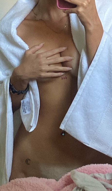 Rebeka Catalina naked model pics