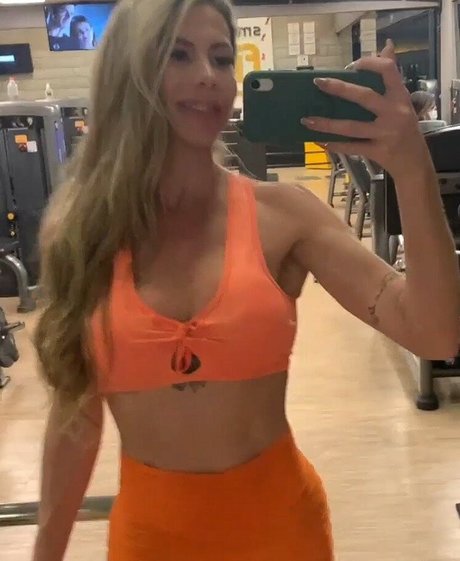 Deny Barbie model nice image