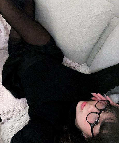 Trin Lovell star nude pic