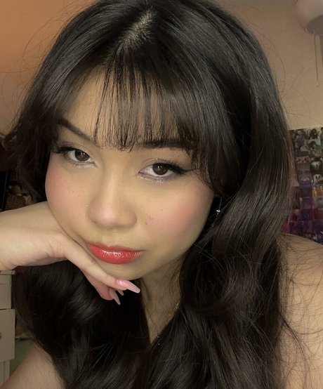 Trin Lovell exclusive actress images