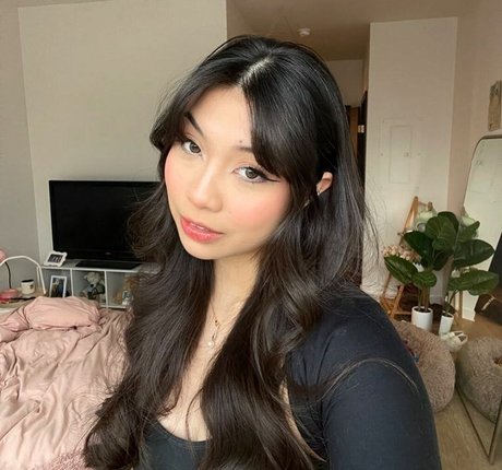 Trin Lovell model adult img