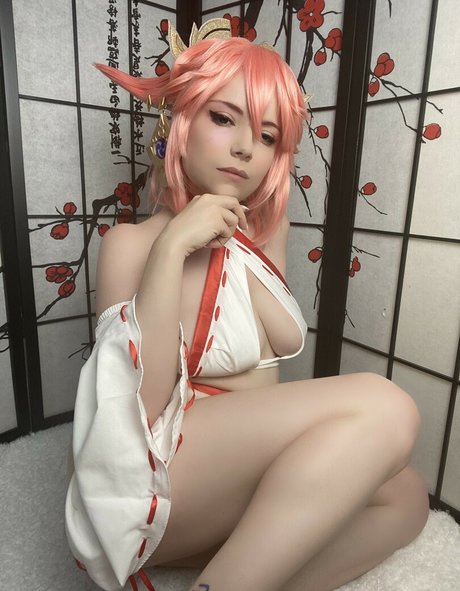 Dera Megurine top model img