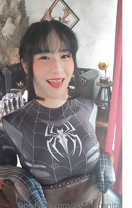 Akair Manita model erotic pic