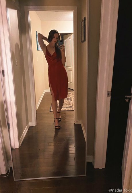 busty mom onlyfans top images