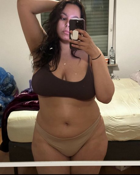 Peachyara naked actress photo