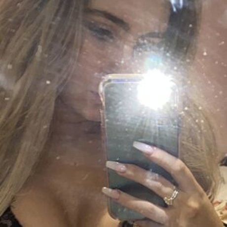 Cara Walker porn model img