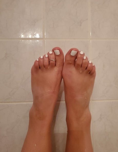 Minnie Silva exclusive star photos