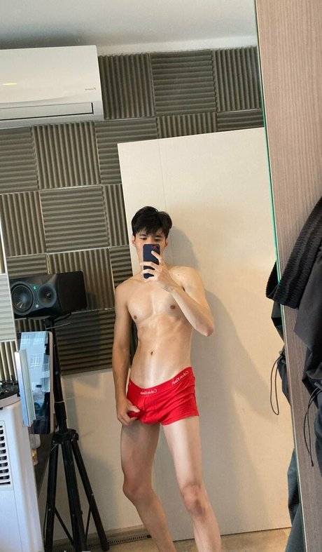 bombiemann art model pic