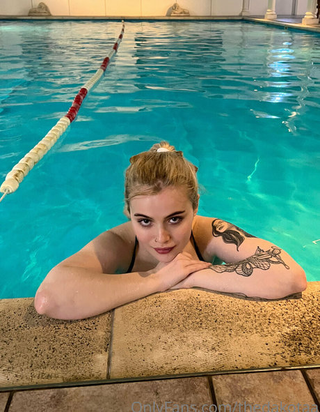 thedakotaa star nudes gallery