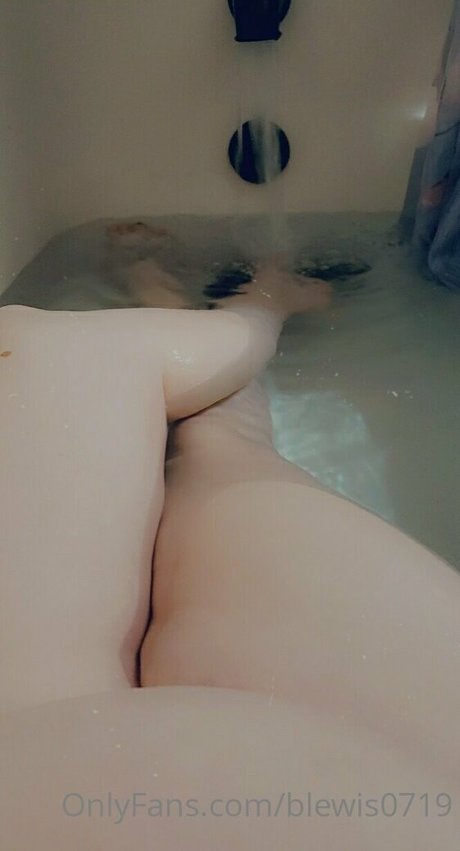 blewis0719 star naked image