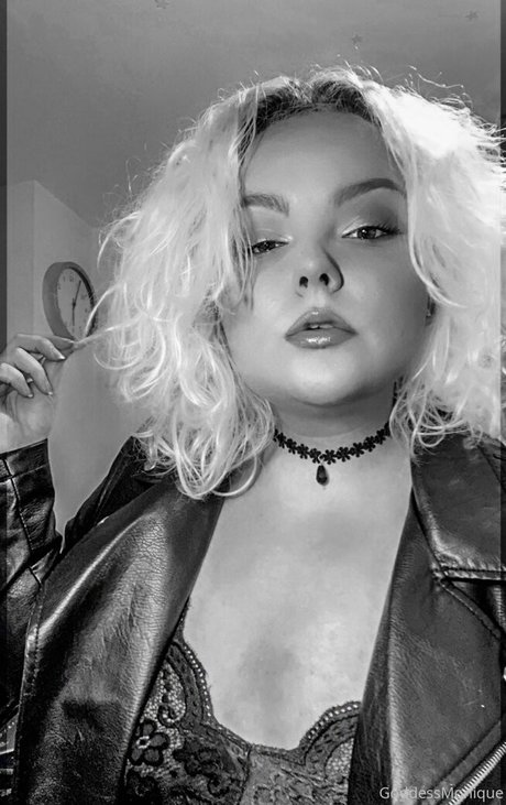 moniiquefox nudes actress picture