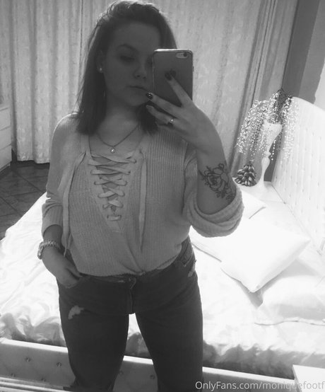 moniiquefox art actress pictures