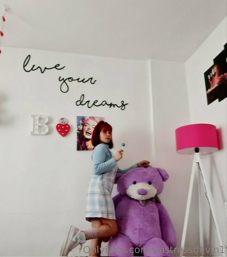 mistressdevin1 top model pictures