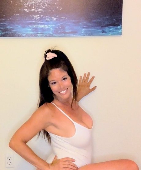 OnlyJans2023 nude actress image