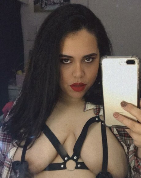 Goddes Nini sexy model pics