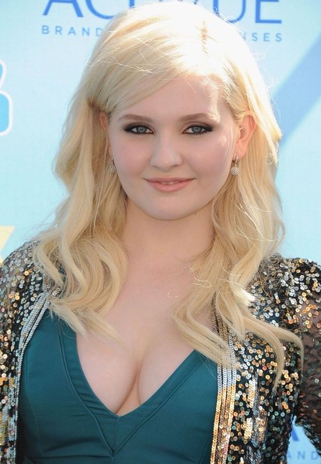 Abigail Breslin nude star photos