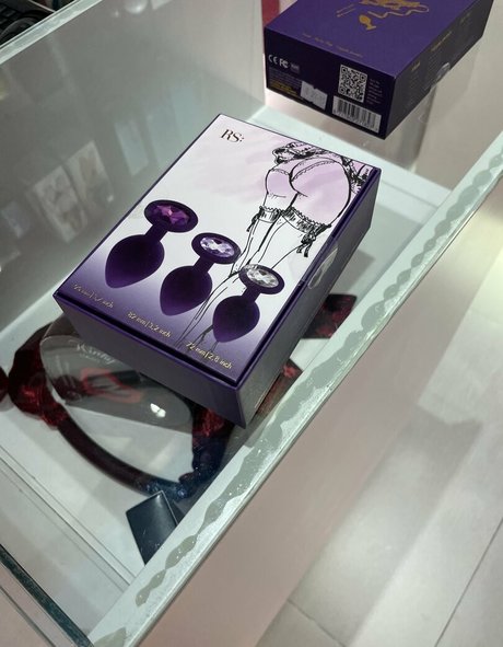 lolabuny18 naked model galleries