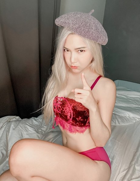 baibaifern erotic model photos