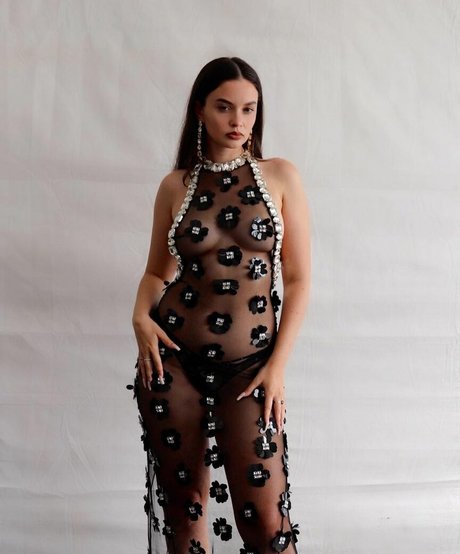 Sabrina Claudio hot model gallery