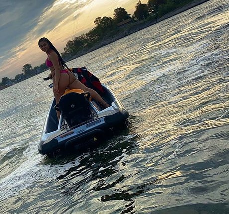 Ashley Bobbio top star pic