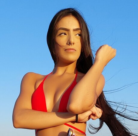 Carol Souza pretty model img